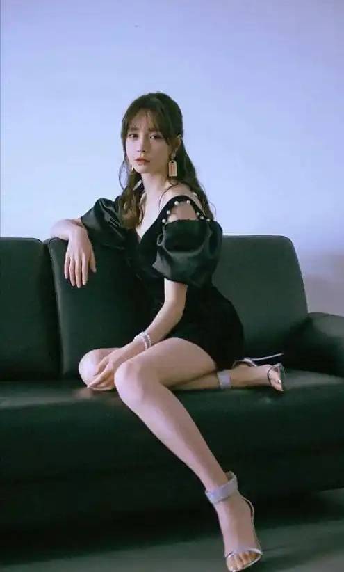 原创            《歌手2025》官宣主持阵容：沈梦辰携热搜小品专座接线员称号回归