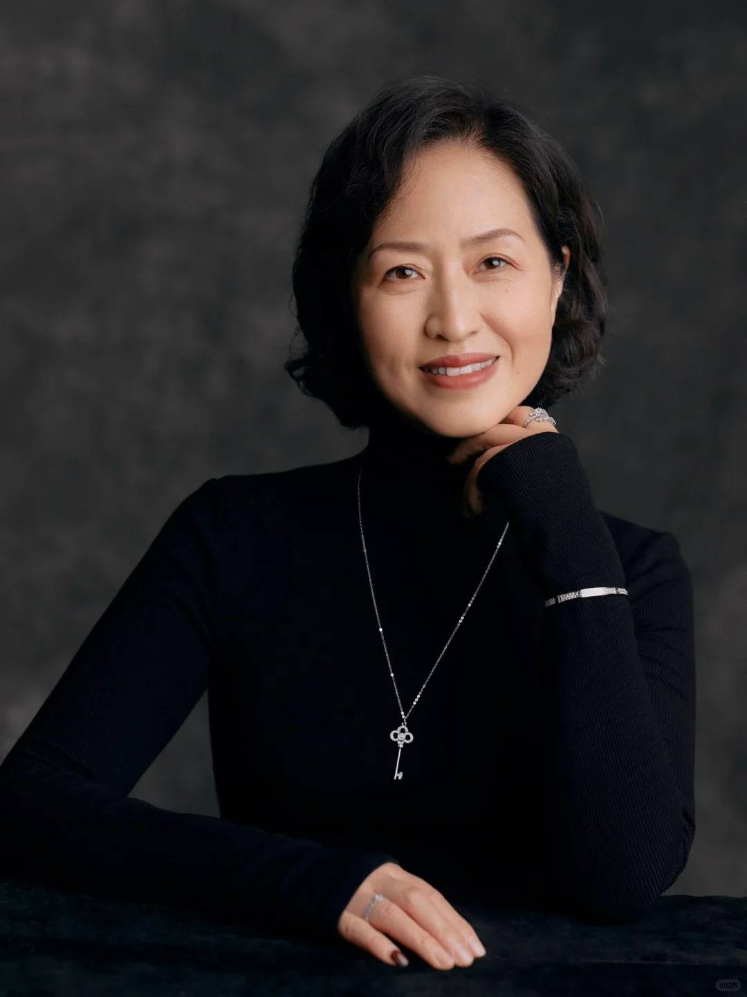 母亲节|用AI为妈妈做一组写真照！岁月从不败美人（附AI写真免费生成器）