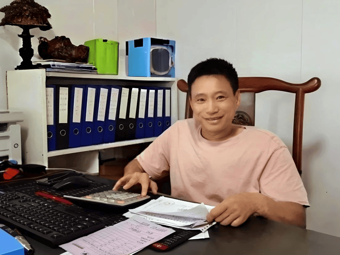 轮椅上的不屈“水手”：他这样攥住命运的罗盘