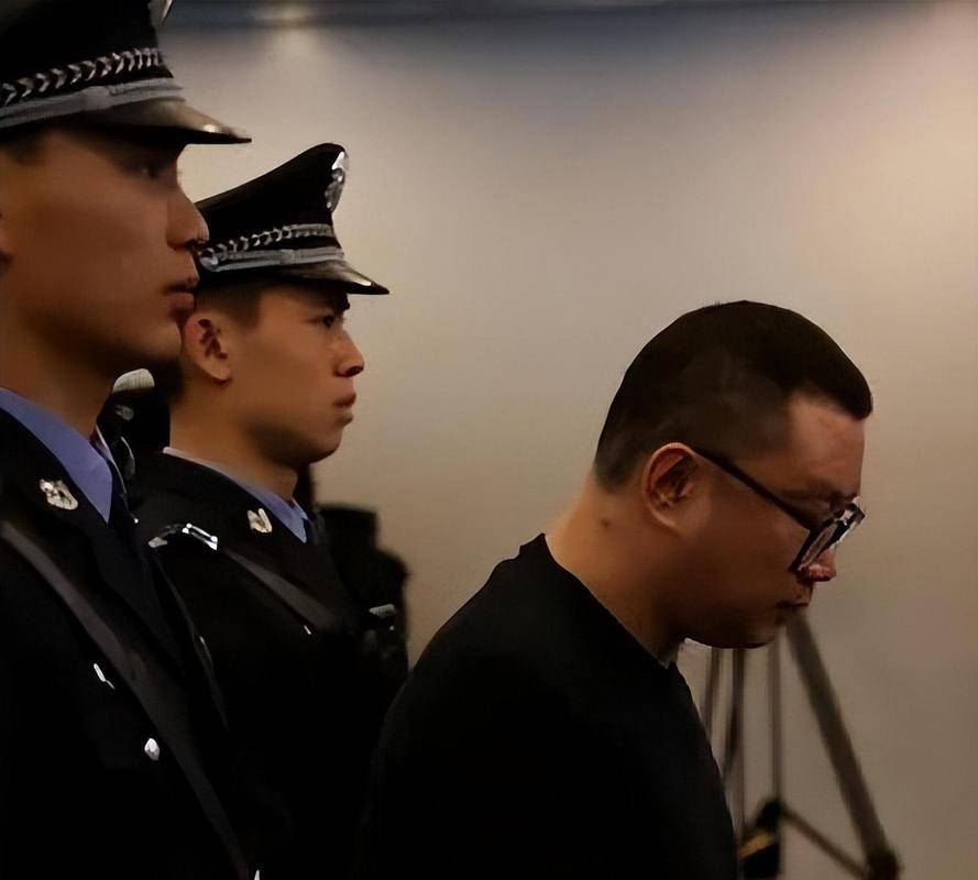 原创            尹相杰现状：靠接商演生活，身形消瘦判若两人，和小妻子很恩爱