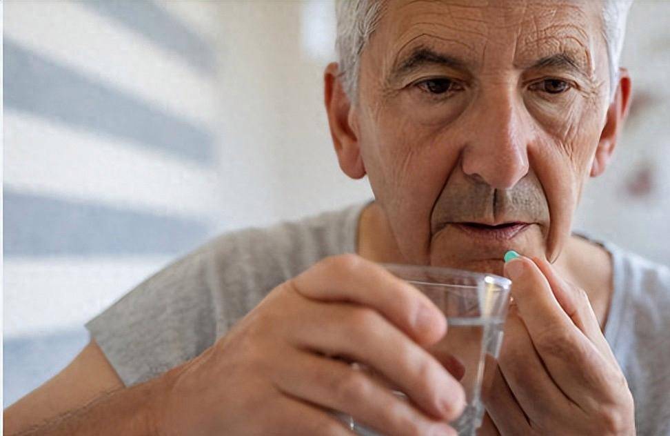 伐地那非，为什么被称为“老人款药丸”，这篇文章告诉你