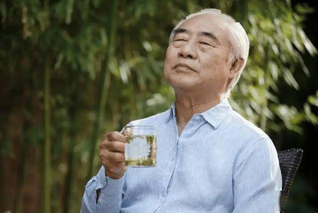 调查发现：高血压患者若每天早起喝茶，不出几个月，或有3种变化