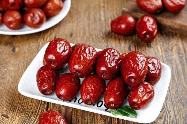 原创            医生发现：经常吃红枣的肝炎患者，不到半年，身体或有这几大改善