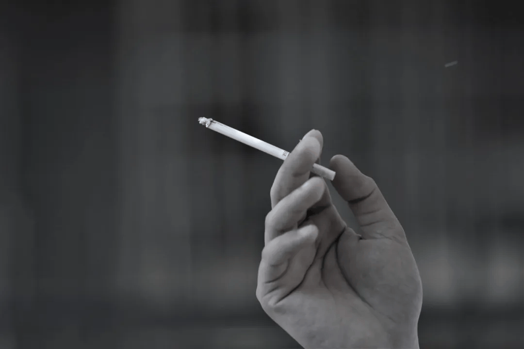 丈夫吸烟43年，结果妻子确诊肺癌！这种“烟”到底有多可怕