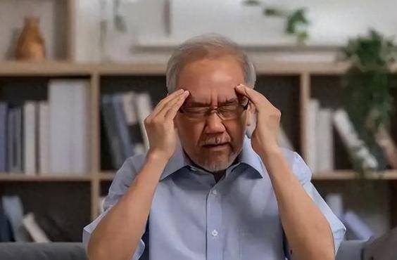 中风并非毫无预兆，医生提醒：身体出现5种迹象，尽早就医