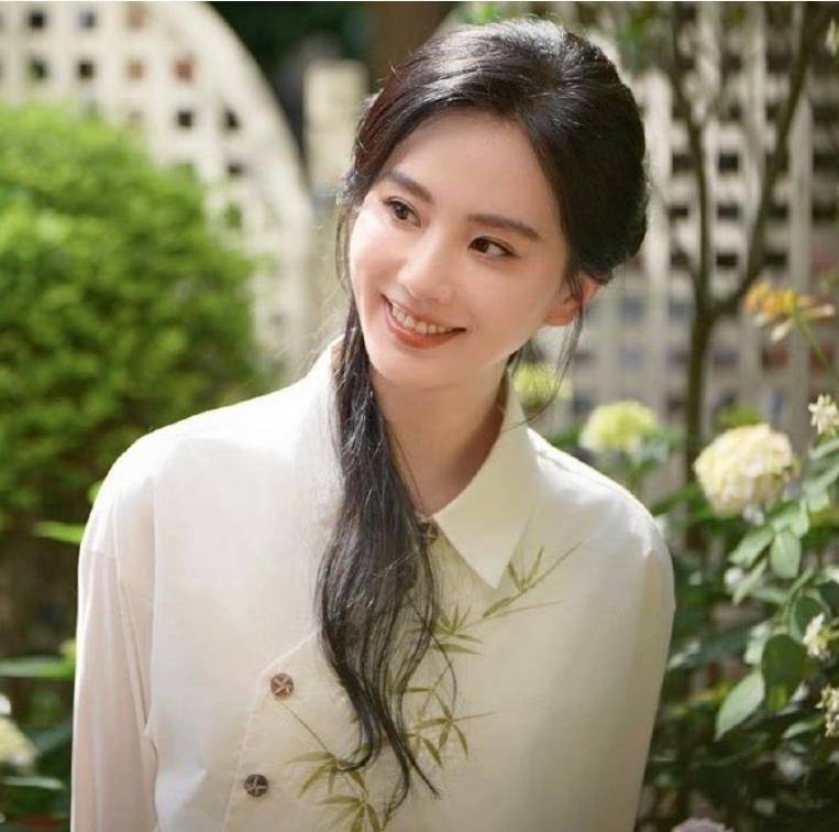 刘诗诗新中式造型亮相江西