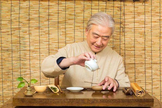 饮茶与心脏病的关系被发现：长期喝这1种茶，心脏病风险或增加30%