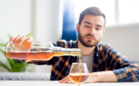 壁虎泡酒喝的功效 壁虎泡酒喝的好处 壁虎泡酒喝的功效