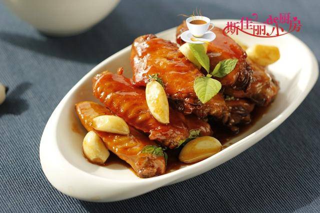 老得慢的女人，都爱吃这食物补胶原，皮肤细腻光滑，气色好不显老