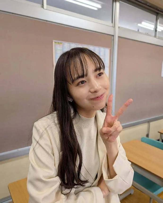 假面骑士：长发和短发刃姐写真来袭，伊兹最新写真公开