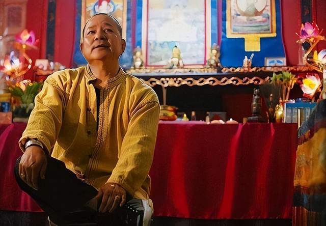 原创            何鸿燊请霍英东喝茶，突然有人怒摔茶杯，霍英东交代一句话后离开