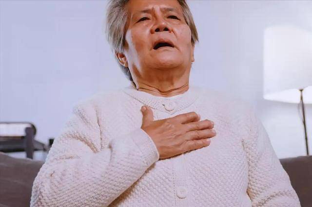 慢阻肺到最后都是咋去世的？医生：有4个征兆，说明病情开始恶化