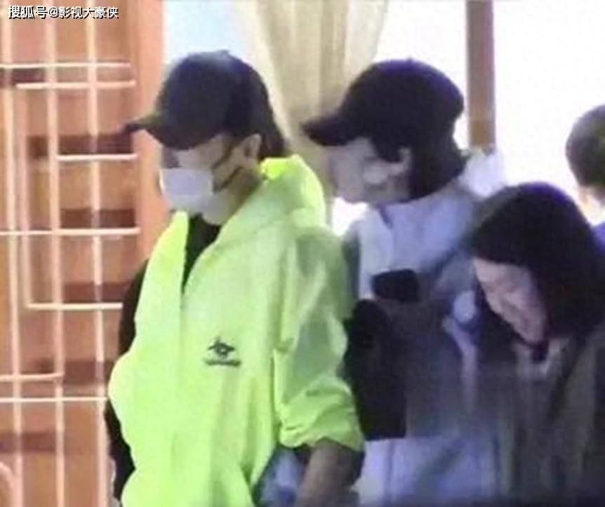 原创            王菲谢霆锋再秀恩爱 十指紧扣甜如初恋 网友：这才是爱情最好的模样