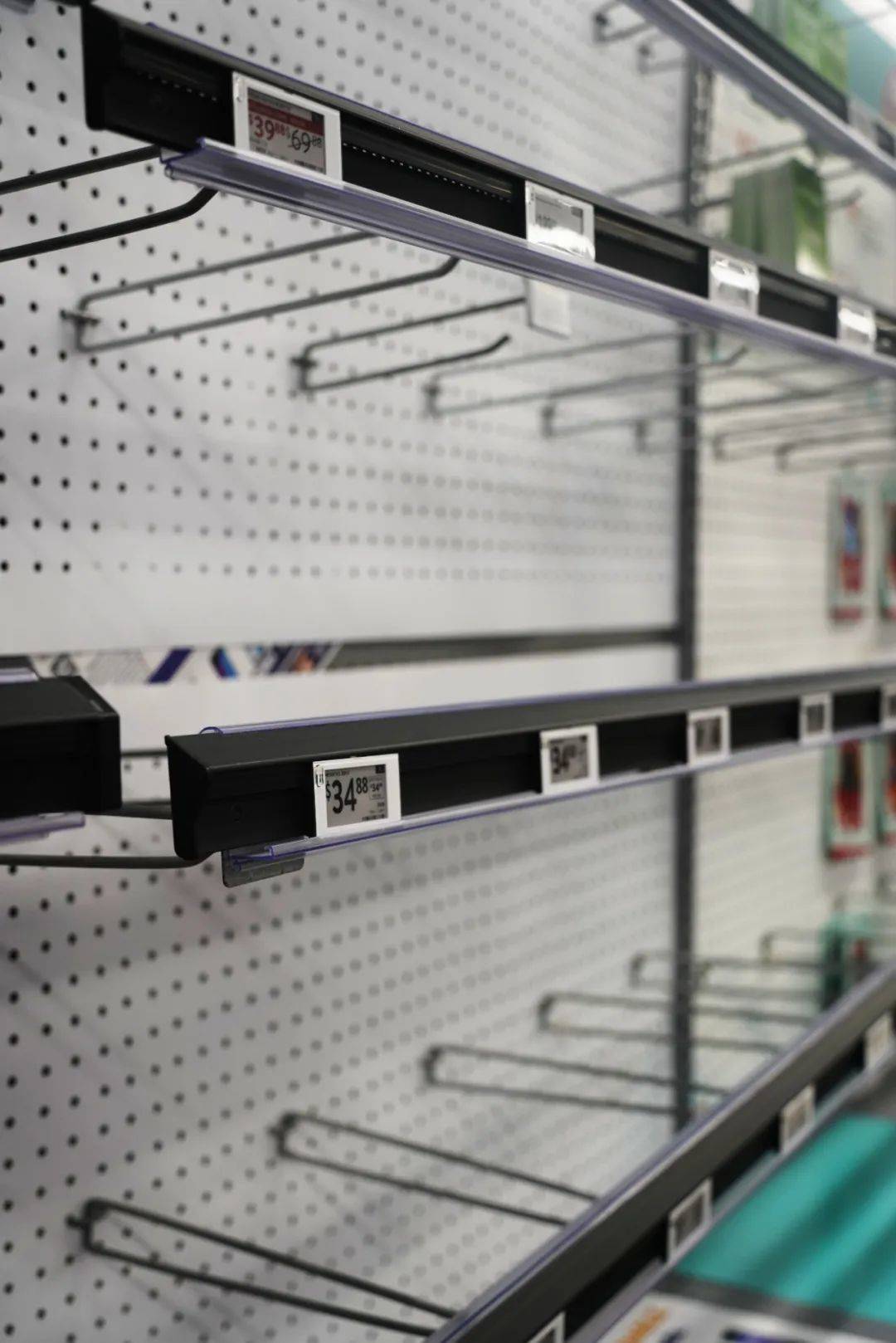 耐克宣布在美国涨价，阿迪、彪马也要撑不住了……