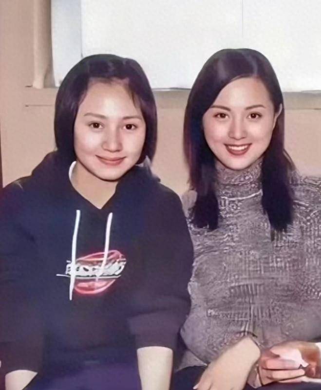 原创            朱媛媛于月仙珍贵合影！原来两人是师姐妹，最后互动惹人泪目