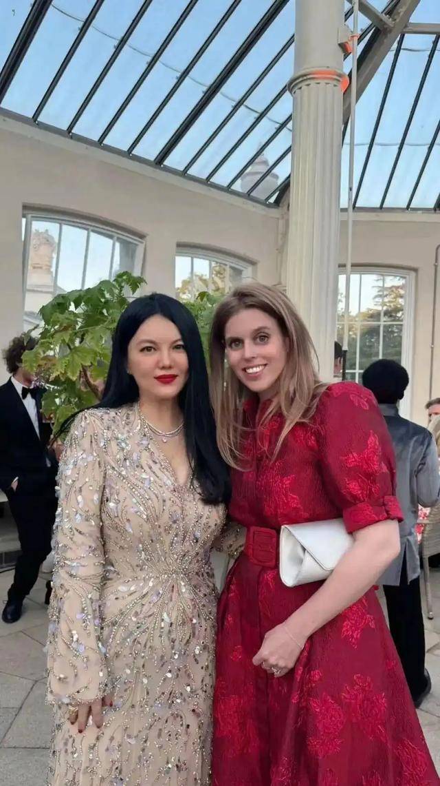 原创            李湘带女儿参加皇室聚会!“眼光毒辣”的她，钱都是从哪来的