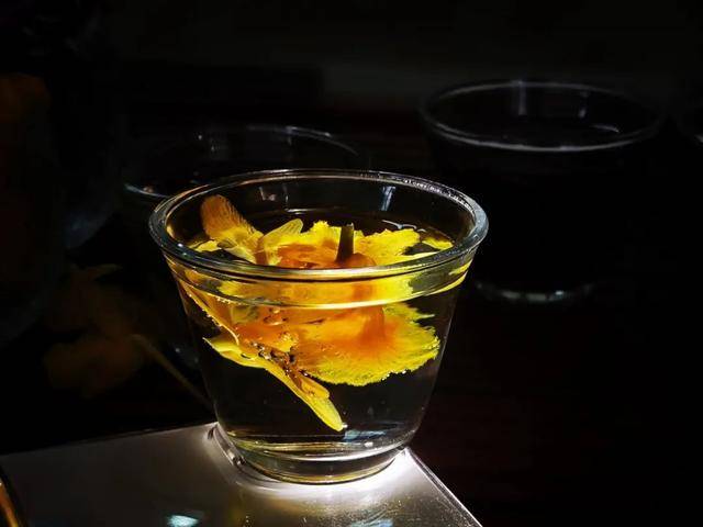 龙陵“神仙下午茶” ！石斛花冻一口降温 快抄作业！