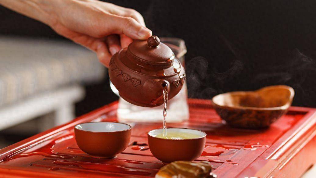 原创            老年人应该少喝茶？医生坦言：想要健康，这3种茶最好少喝