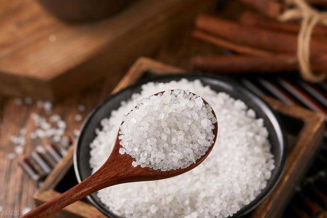 吃得越咸，胖得越快，这是真的吗？5种迹象，代表你盐可能吃多了