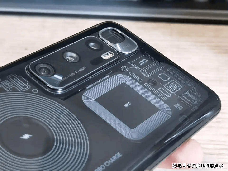 小米16系列外观革新：透明玻纤+新型陶瓷，颜值会变高！