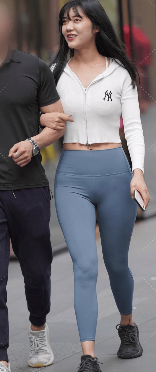 原创            瑜伽裤大热！穿出迷人线条，展现苗条身材