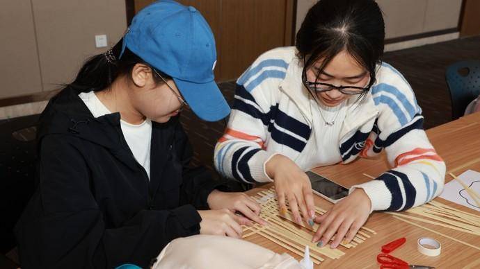 竹编团扇承古韵 博物馆里觅春趣