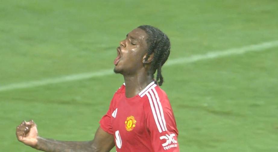 年轻人真的想赢！19岁海文头球破门，曼联3-1领先中国香港