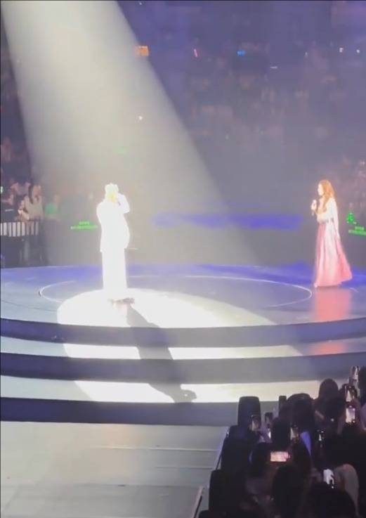 梦回《溏心风暴》！钟嘉欣惊喜现身林峯演唱会两人合体