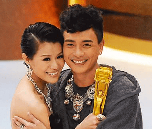 原创            胡杏儿抽到黄宗泽的问题 吴卓羲帮解围