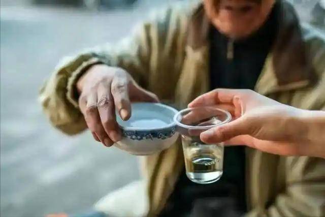 糖尿病一滴酒都不能沾？医生警告：过一次瘾，这4个后果承担不了