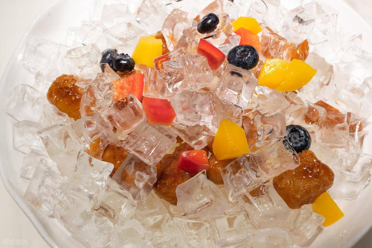 我们喝的冰块竟然这么脏？