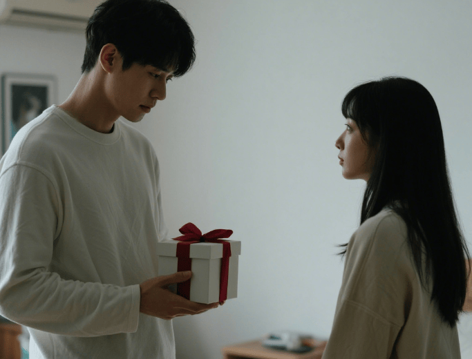 原创            男人提分手时眼神躲闪还留着你送的礼物？别傻了，他还爱着呢