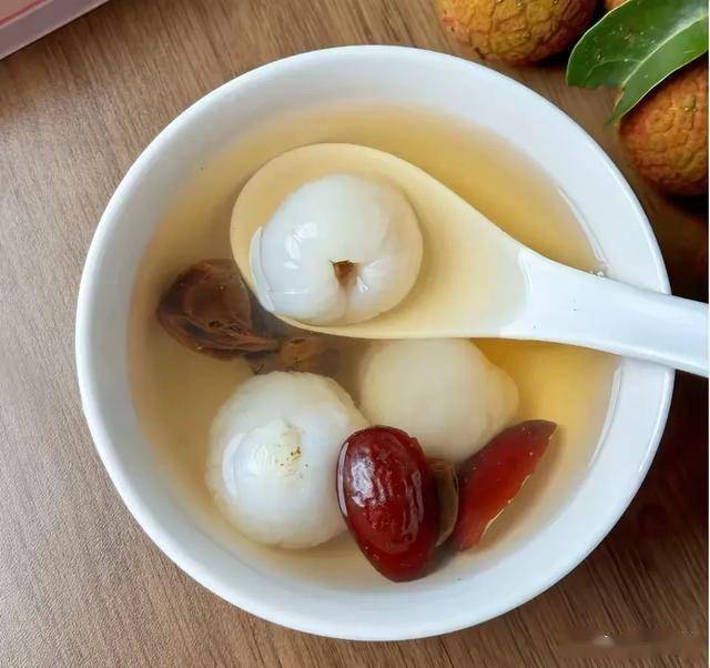 只有夏天才能煮的两虚荔枝茶，给身体加把火，寒和湿都绕道走