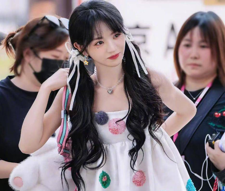 原创            田曦薇新造型神似鞠婧祎，李一桐瘦成纸片人，张艺凡像极洋娃娃！