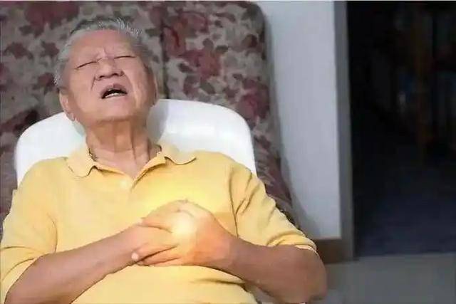 心内科医生提醒：天气炎热，冠心病患者宁可饿着，也别乱吃这4物