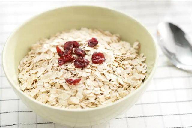 长期吃“燕麦”当早餐的人，后来都怎么样了？可能自己都不相信