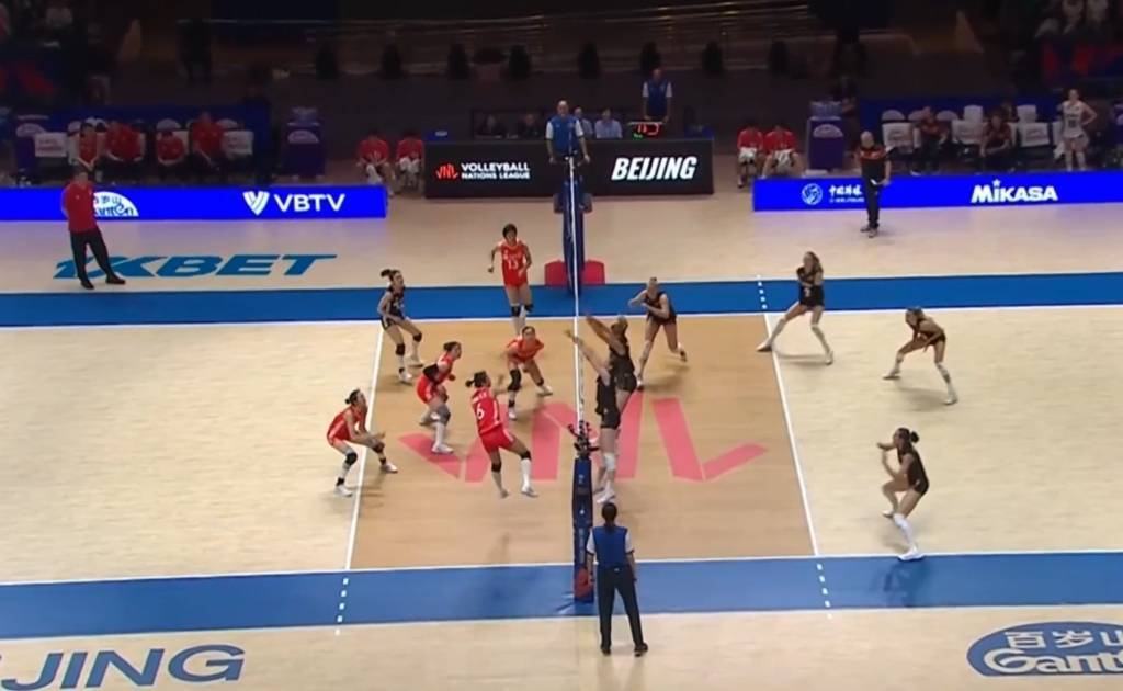 新阵容亮相！中国女排完胜比利时，斩获世界女排联赛开门红