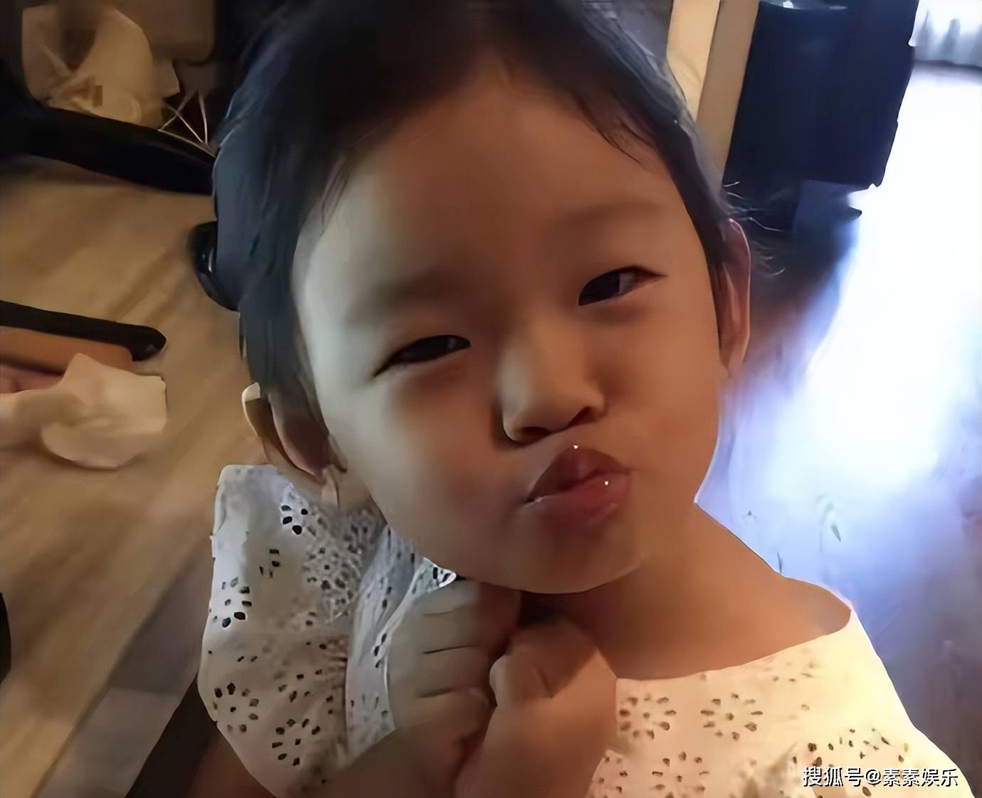 原创            大S离世第123天，汪小菲带玥儿去7年前的海边谈心，父女温馨对话