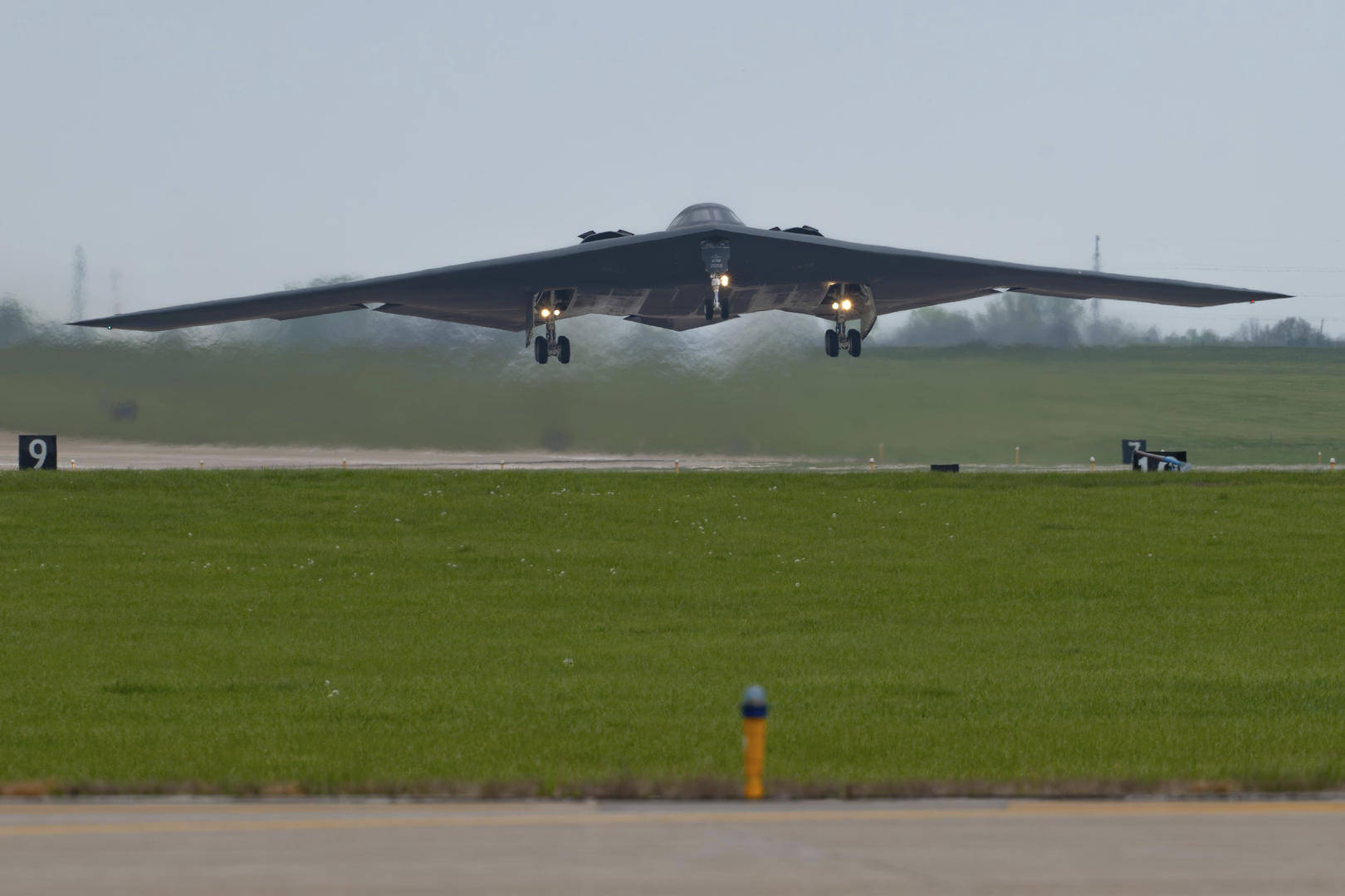 返航通话录音被截获！37小时万里奔袭B-2轰炸机内部设施曝光，回去还要抢停机位？