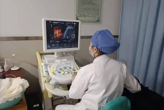 肝胆科医生叮嘱：天气炎热，肝病患者宁可饿着，也别乱吃这4物