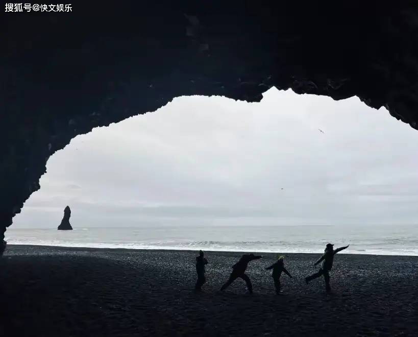 原创            朱亚文一家四口冰岛度假吗，沈佳妮素颜气质斐然，这家人会享受