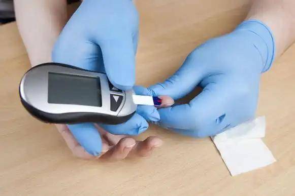 糖尿病到最后，都是怎么要命的？医生：多半是卡在4个并发症上了