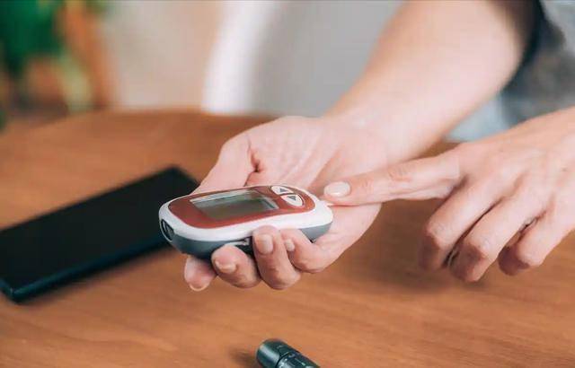 天气炎热，医生提醒糖尿病人：宁可吹空调，也不要养成3个恶习