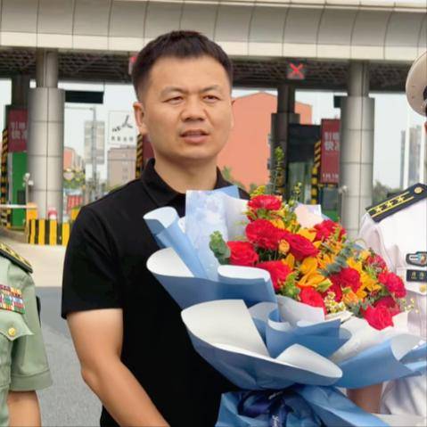 原创            白眼狼！张伟已出院回家，被救小两口至今未现身，网友：不应该救