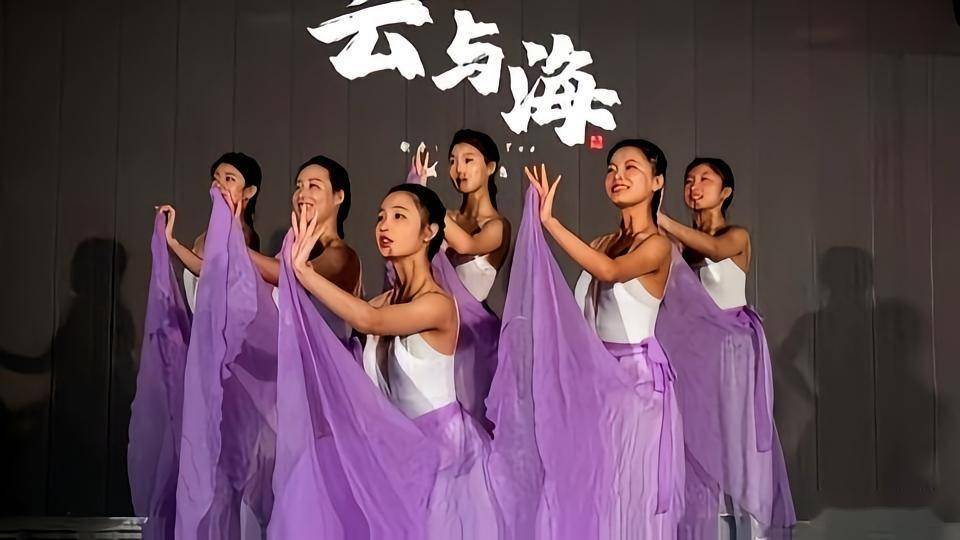 原创            流量漩涡中的实力争议：《歌手》舞台的舆论狂欢与行业困境