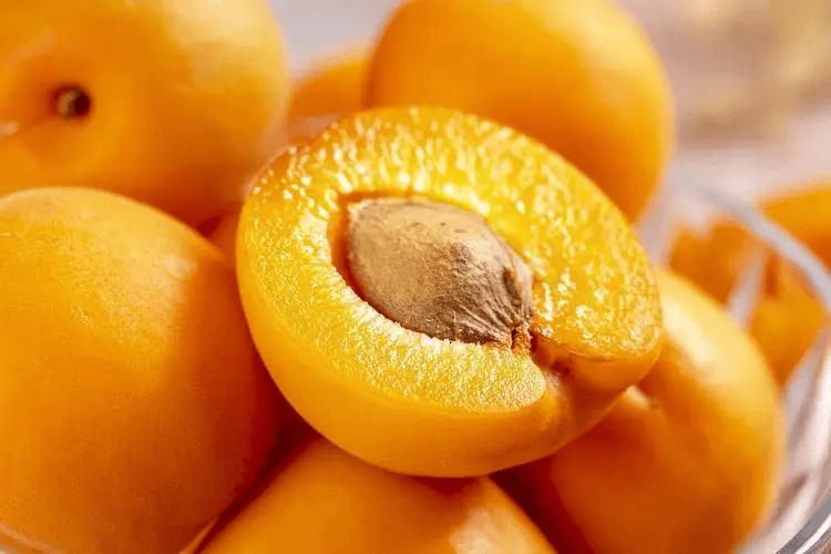 【杏林健康小课堂】夏季最润的水果，李时珍用它养肺，效果特别好