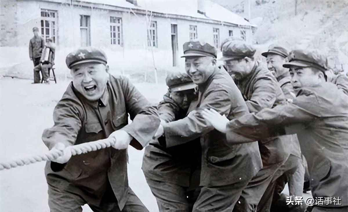 原创            他是大军区司令，还兼任其他军区军长，短短4年职务提拔难以企及