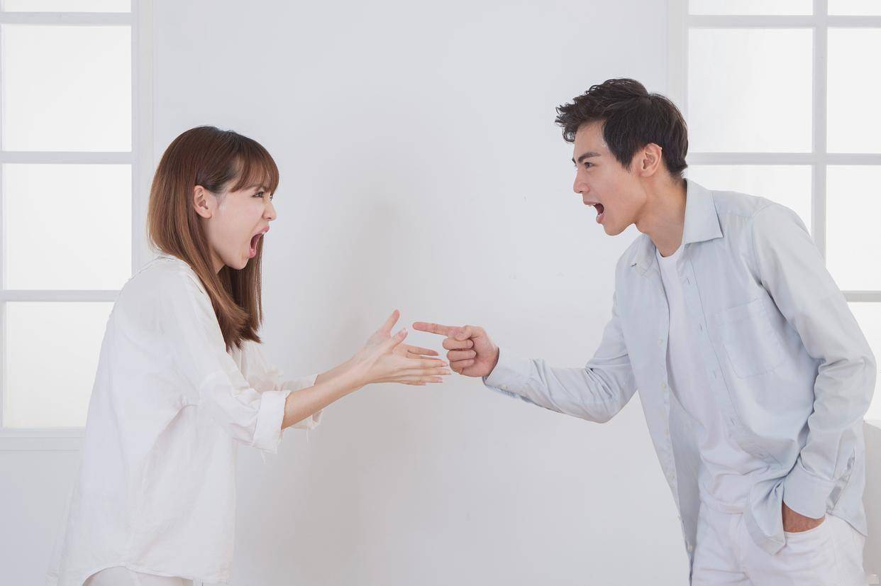 一个男人让你滚，不是生气，不爱了才是真答案！