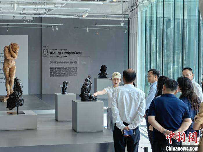上海侨界人士考察罗丹艺术中心 以雕塑为媒促文明对话