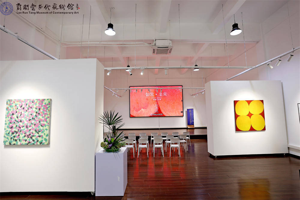 艺术家笔下的花果植物，折射出大千世界的“如常”与“非常”